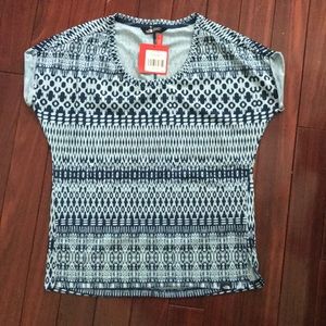 The north Face woman’s blue printed t-shirt